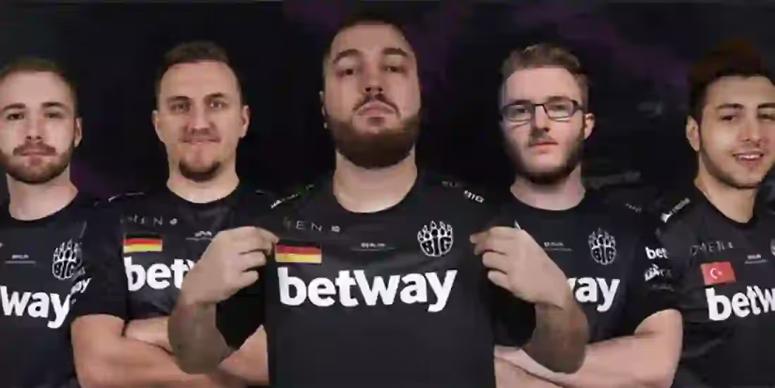 Professional esports team lineup