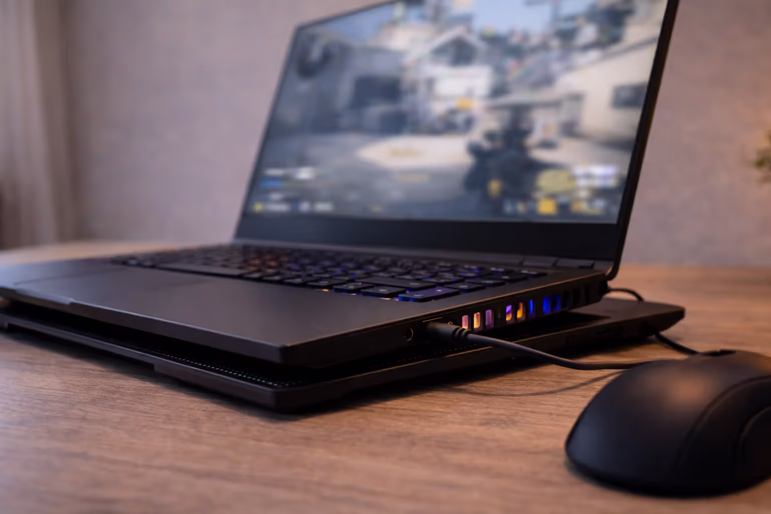 Gaming laptop vents and cooling pad during a gaming session